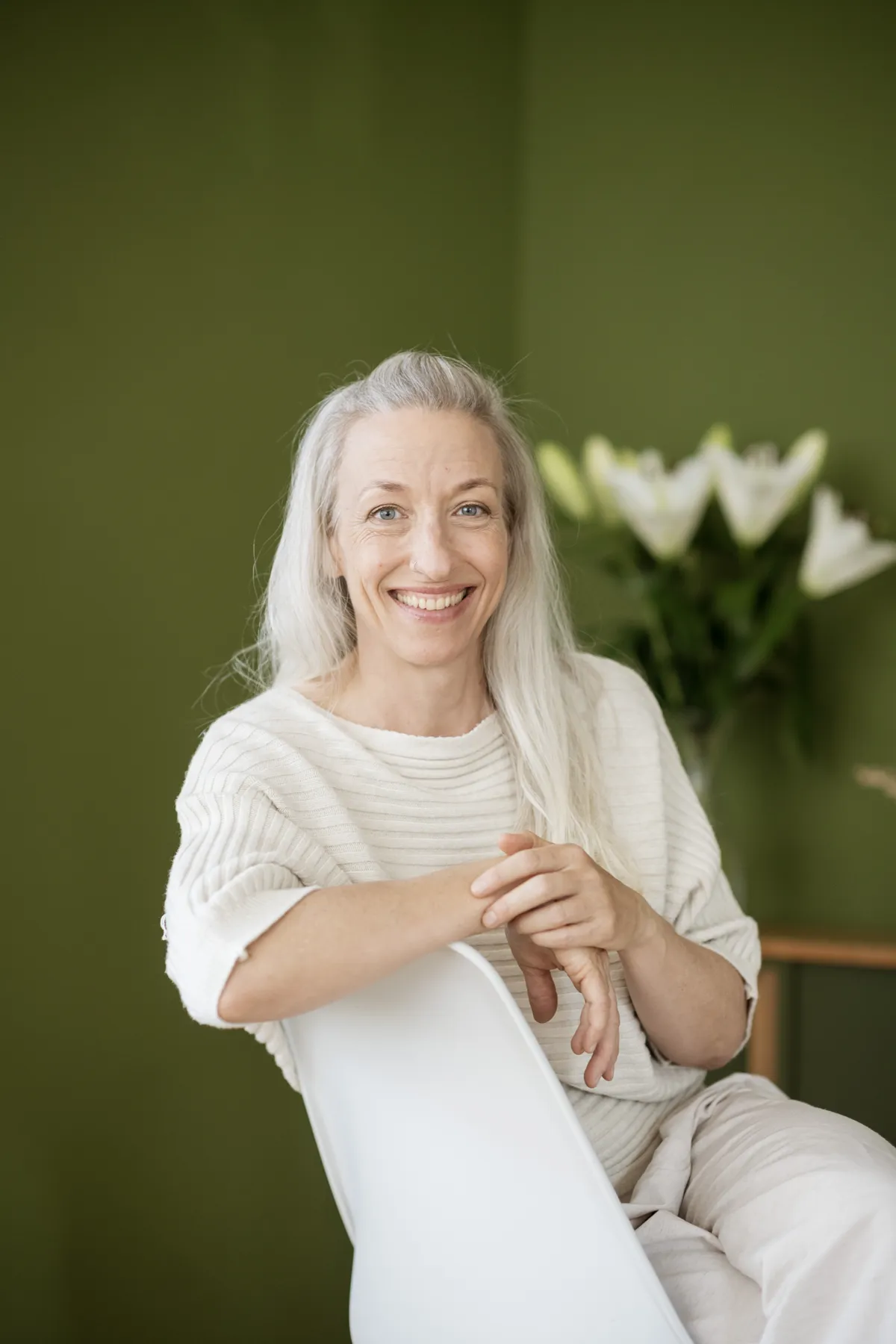 Rebecca Walter behandelt Kiefer- und Nackenbeschwerden in ihrer Praxis in Zürich